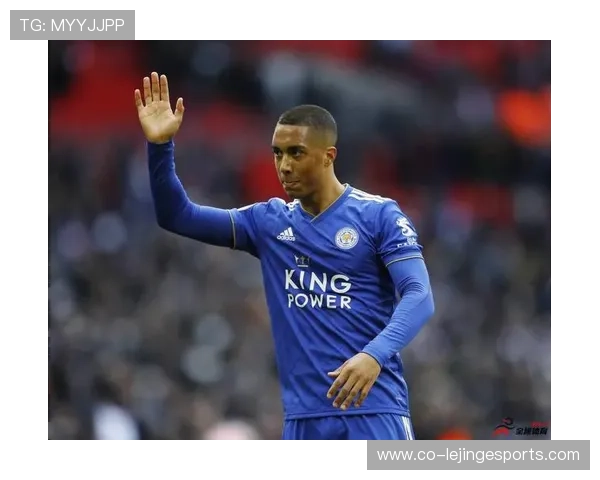 约翰领衔新一代足球巨星崛起之路：从天才少年到世界级球员的传奇历程