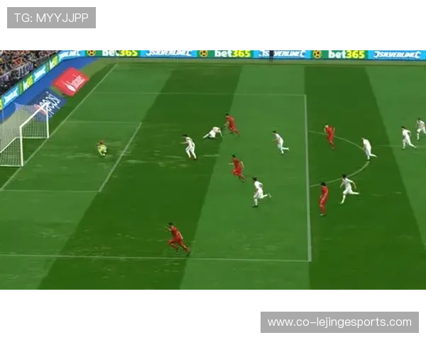 足球老将对决新星激情碰撞 揭示时代更替中的传奇与未来